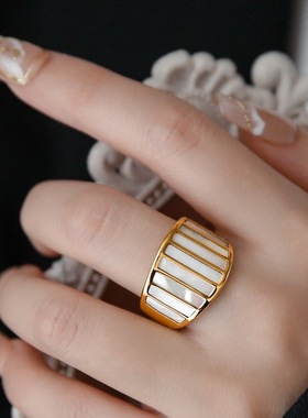 设计感白贝母贝壳宽版夸张戒指
