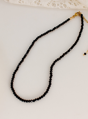 甜酷极细黑晶尖石串珠气质短项链