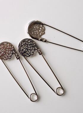 亮银色金属剪纸花样披肩别针