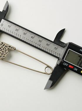 1枚76mm长22mm宽英国Textile Garden旧银色金属剪纸花样披肩别针