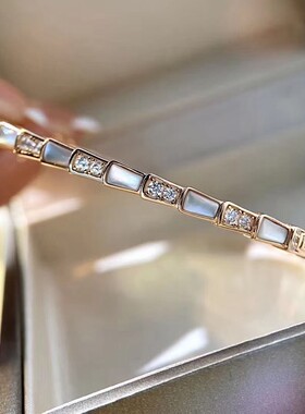 Rusizi精致白贝母蛇骨手镯18K玫瑰金蛇形白贝间钻手环手饰女