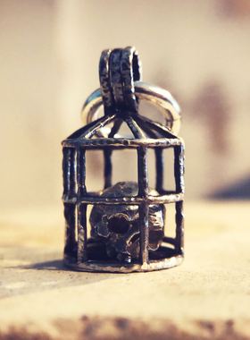 蓮說製物不出囚徒纯银吊坠