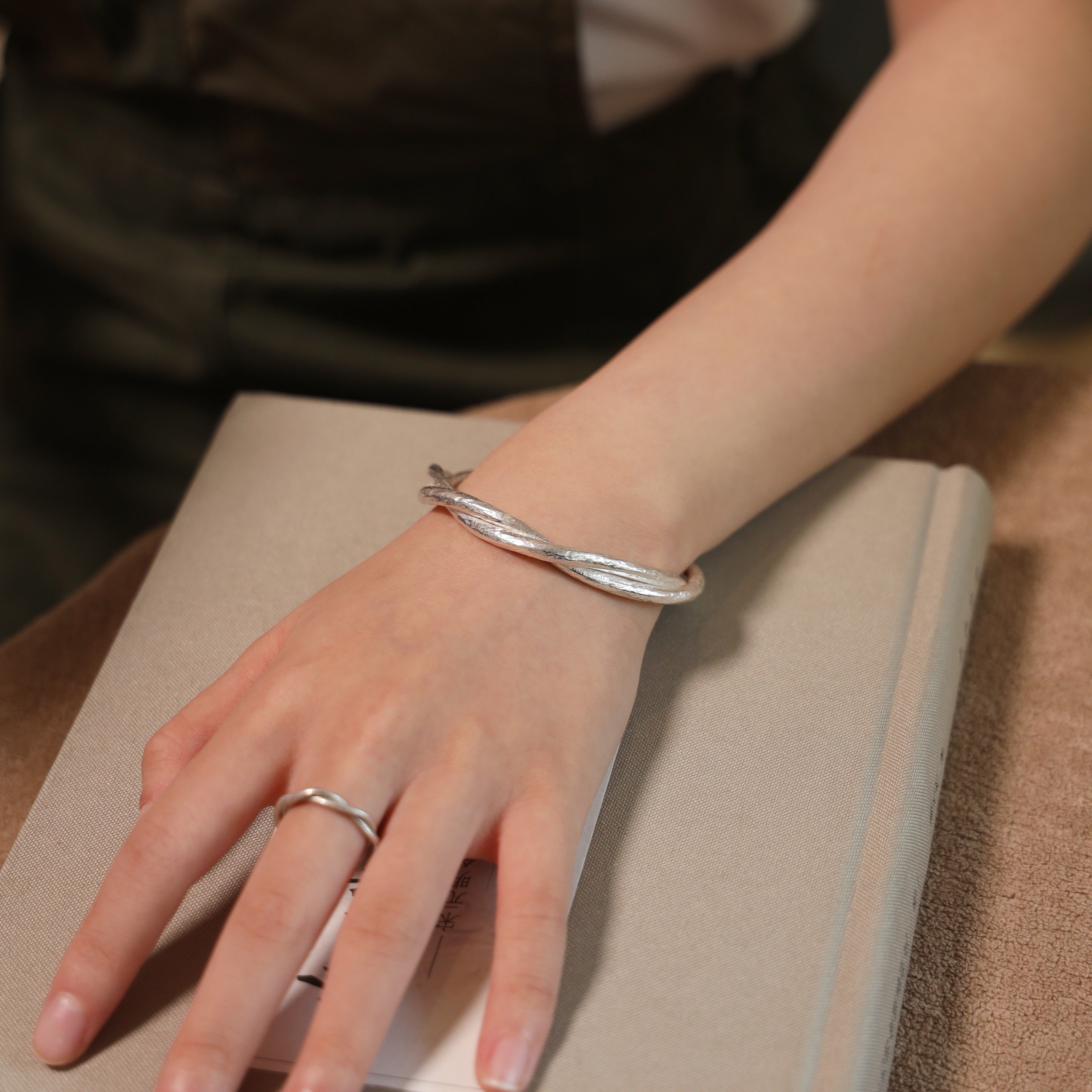 熙素新款纯手工古法扭纹麻花银手镯999纯银国风时尚纹理开口手环,淘宝优惠券,粉丝福利购,淘宝优惠卷