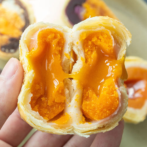 台州馅中馅蛋黄酥中秋月饼礼盒送礼豆沙酥皮流心奶黄月饼雪媚娘饼 - 图1