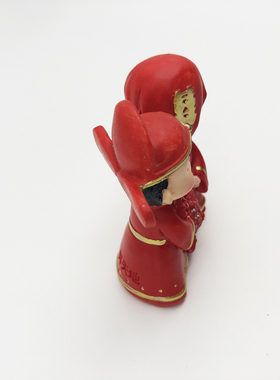 中式婚庆红色新人公仔摆件