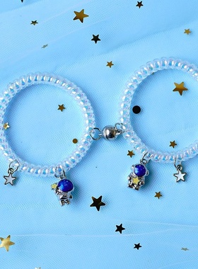 2026时尚日韩闺蜜四人手链女 磁扣相吸电话线发圈送舍友ins宇航员