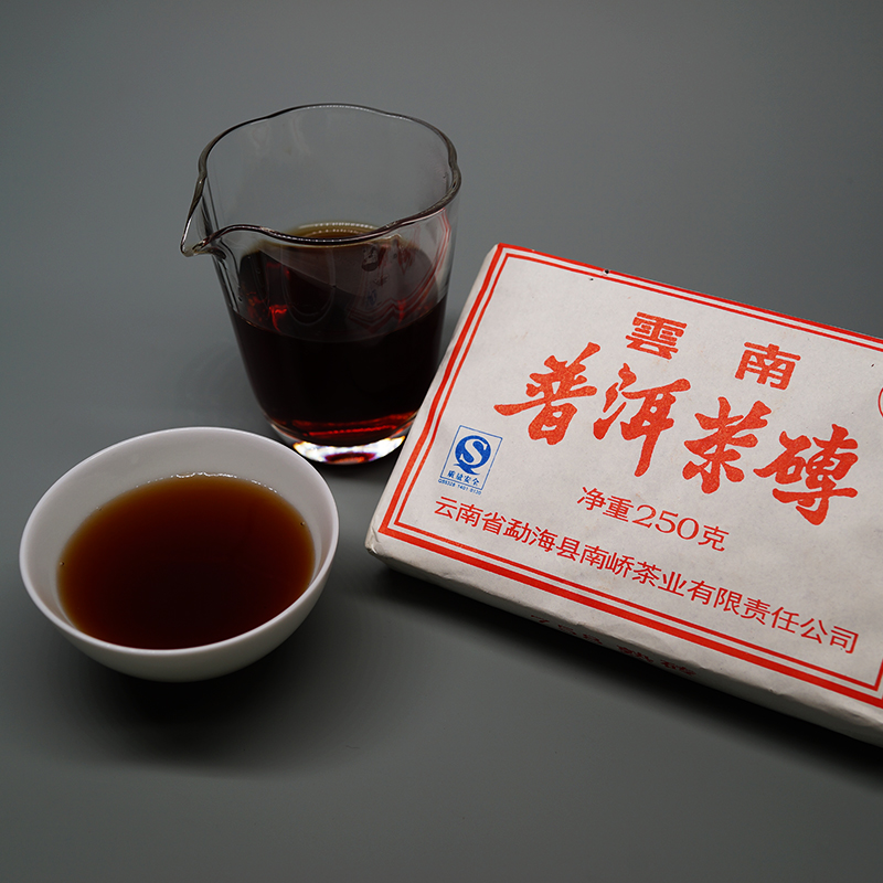 2009年云南勐海普洱茶熟茶758茶砖国民老熟普10年陈香砖茶250g/砖