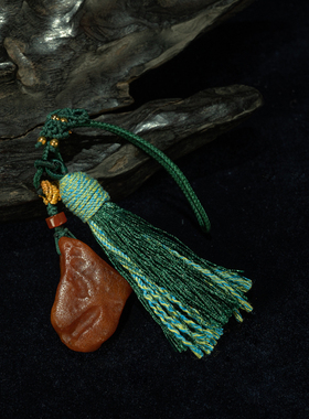 琥珀时光—天然原矿全原皮随型蜜蜡琥珀吊坠手把件设计款车包挂件