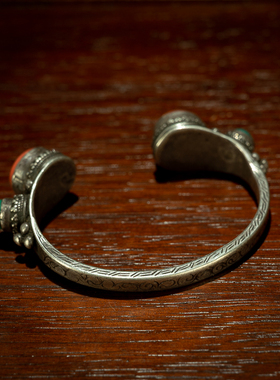 清代藏传纯银镶嵌绿松石开口手镯精美藏域风格手镯首饰品收藏包邮