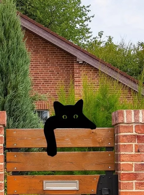 黑猫凝视剪影花园围栏木