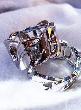 捡漏银色金属感气质款手镯