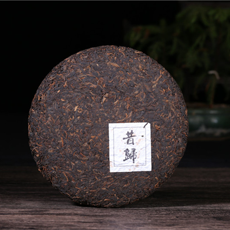 云南普洱茶熟茶饼茶2018年特级8年金芽宫廷昔归600年古树357g包邮