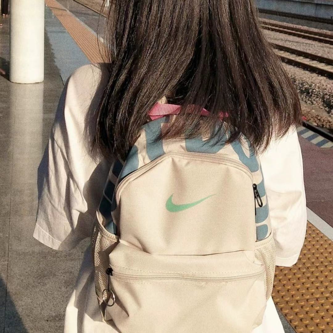 耐克 Nike男女儿童青春时尚学生书包迷你休闲双肩背包DM0046-104-图2