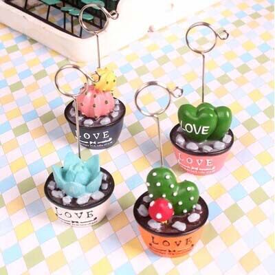 Cartoon creative message clip peeing ornament photo