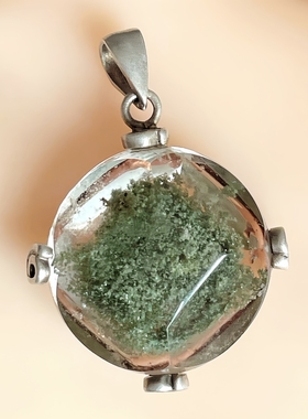 天然水晶吊坠绿幽灵吊坠巴西绿幽灵全包古钱币形吊坠手工银包礼物