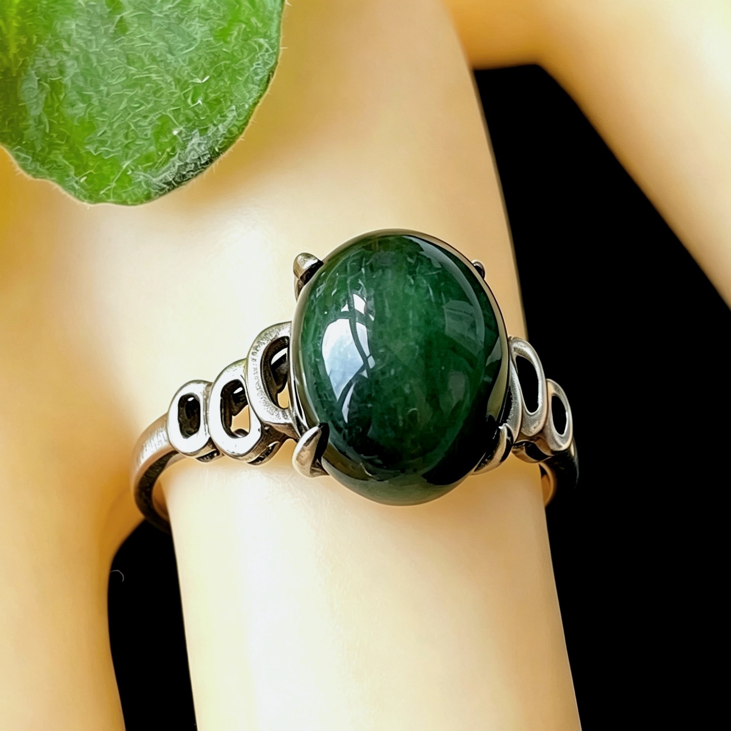 Natural crystal ring, green rabbit fur ring with flashing cat eye, green rabbit fur ring, silver bag, closed mouth birthday gift for women