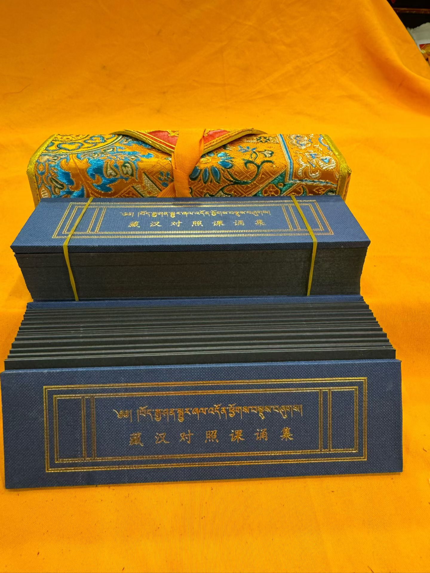 藏式桌面摆件供奉经书藏汉对照课诵集黑卡纸金字体精品收仓 - 图1
