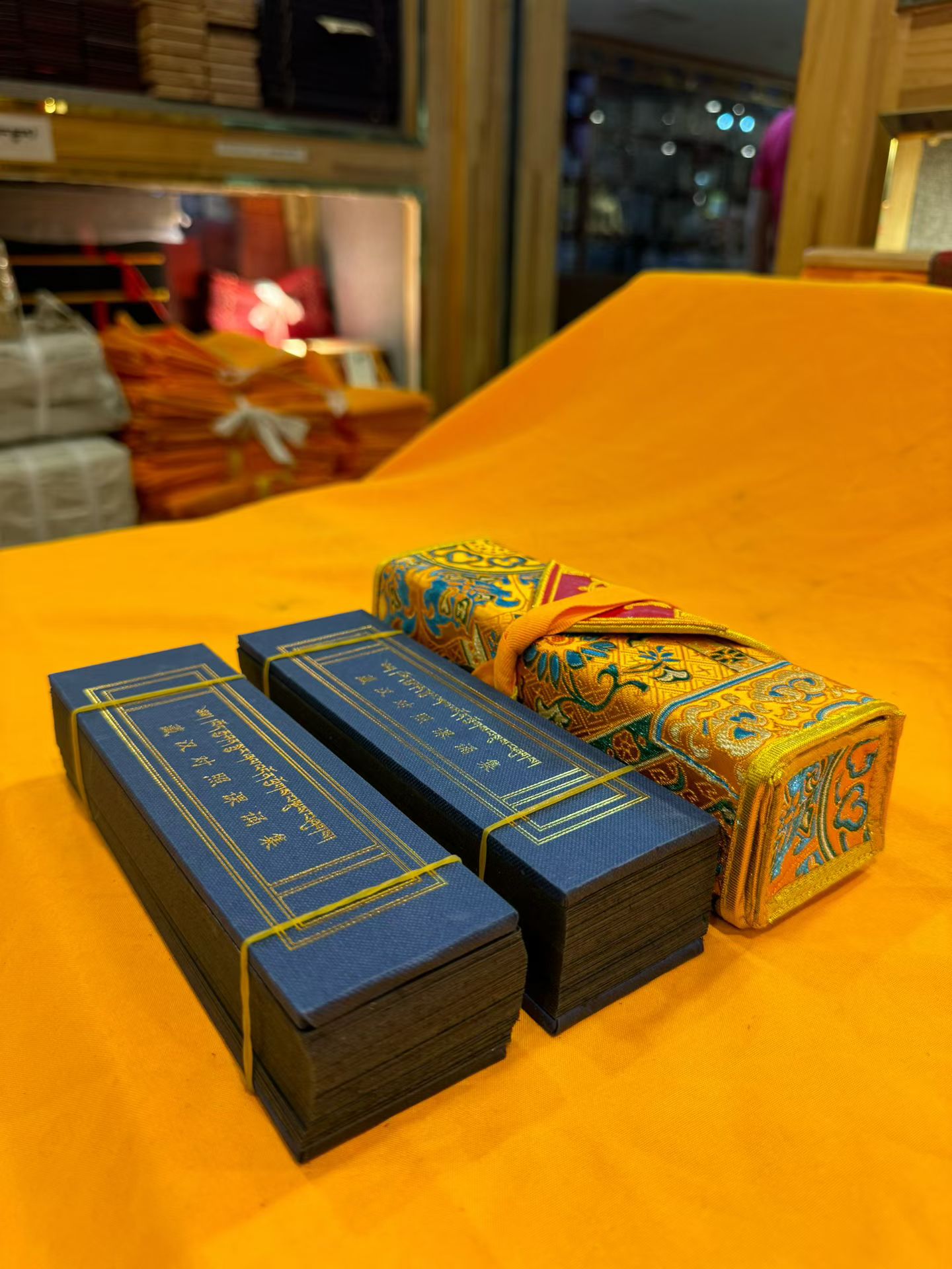 藏式桌面摆件供奉经书藏汉对照课诵集黑卡纸金字体精品收仓 - 图0