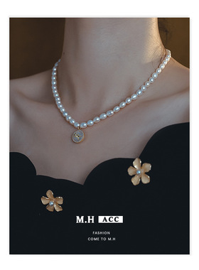 天然珍珠星芒圆牌项链小众设计高级气质颈链新款优雅巴洛克锁骨链