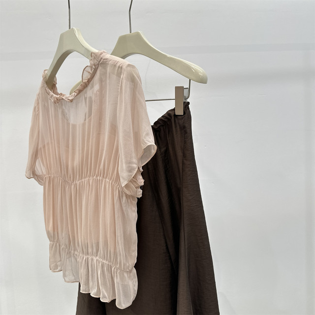 Grapefruit ສີບົວຝຣັ່ງອ່ອນໂຍນເສື້ອ chiffon temperament chiffon ເດີນທາງປະຈໍາວັນອອກແບບເຊື້ອເຫັດແຂນສັ້ນເສື້ອ V-neck 26 summer