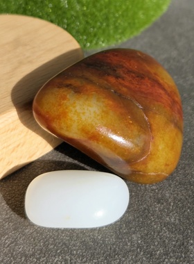 新疆的猫W122203 49.88克，满满老艳正红皮顶细玻璃肉白玉籽