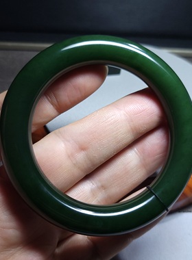 新疆的猫Z122003 68.1克，R55七号老矿浓菠菜绿碧玉手镯