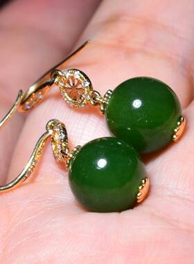 JJ031202新疆的猫3.8克造型精美的俄料碧玉18k金镶嵌圆珠耳坠