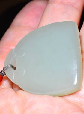 JJ032702新疆的猫16.9克含特好保留籽料原皮高青白玉籽料小牌子