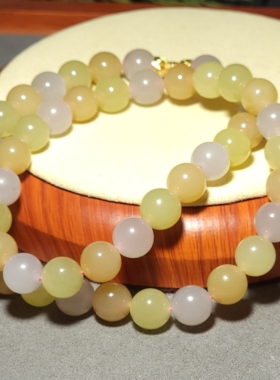 L011705新疆的猫73.7克10mm精选色泽搭配绚丽和田玉多宝圆珠项链