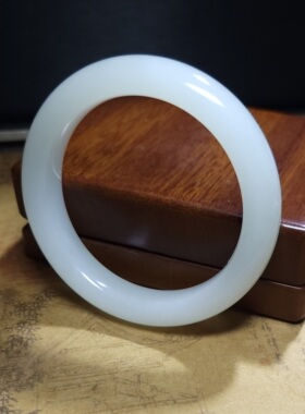 Z031302 新疆的猫64.6克R58特油顶细白糯高油脂感羊脂白玉手镯