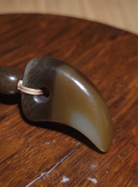 YQ030703新疆的猫19.7克细腻油糯古韵且末老料糖白随形挂件