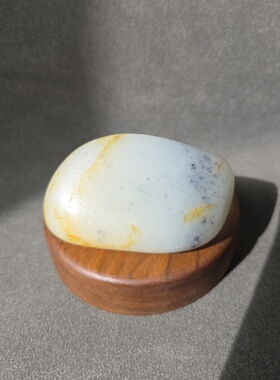 G032705新疆的猫87.4克高品超细超熟白玉点墨玩籽和田玉