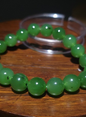 YQ010801 29.3克直径10mm调鲜靓润泽阳绿碧玉圆珠手链新疆的猫