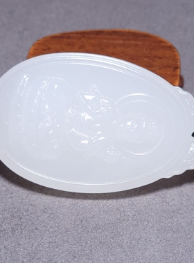 L032002新疆的猫35.6克油性高的青海老坑羊脂白玉观音挂坠