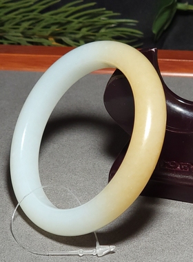 新疆的猫L010506 55.8克，内径57mm白度浓郁的羊脂白玉带糖手镯