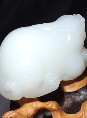 L012806新疆的猫267.3克脂粉极高黑皮俄料三高羊脂白玉貔貅和田玉