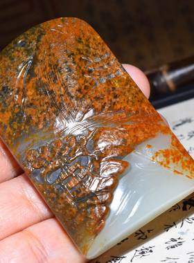 SBH365新疆的猫51.5克老红皮青花籽料大师工三色山水牌和田玉