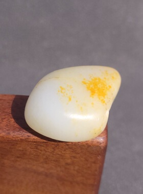 C030905新疆的猫27克明亮润白熟糯高脂粉的艳丽洒金皮白玉籽