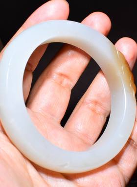 新疆的猫JJ092413  64.6克54.5mm且末金山糖白“连年有余手镯