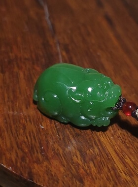 YQ032004新疆的猫13.2克肉质特别细腻的和田玉阳绿碧玉貔貅雕件