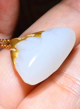 新疆的猫JJ123001  7.5克润如凝脂俄料三高羊脂白玉苏工金山挂坠