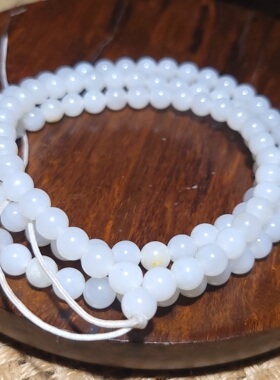 新疆的猫YQ112604 37.3克6mm特细干净明亮细润羊脂玉籽圆珠挂链