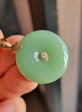 新疆的猫Z120603 7.9克，无结构油亮洁净碧玉粉青金镶玉平安扣