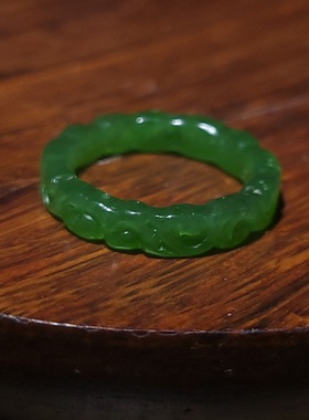YQ011201新疆的猫2.4克内径18.5mm润泽无黑点纯美果绿色碧玉指环