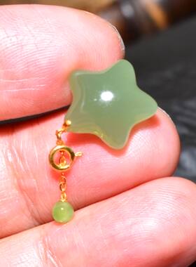 JJ031802新疆的猫2.0克冒油老坑俄料碧玉18K金镶扣头星星挂坠