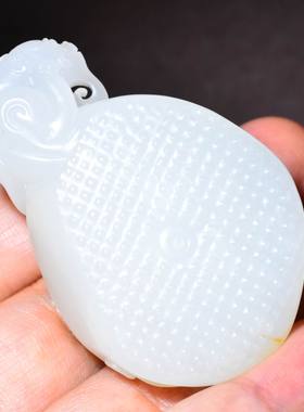 新疆的猫51.8克，熟润细腻白玉籽料苏工“仿古龙”把件SBH244