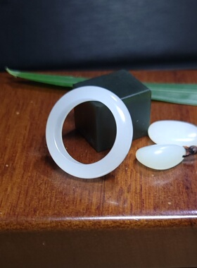 Z031402 新疆的猫3.6克R18顶细特润高脂份洁白三高羊脂白玉戒指