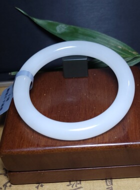 Z012801 新疆的猫55.8克R59顶细白糯如脂洁美三高羊脂白玉手镯