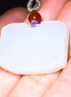 新疆的猫JJ091906  17.3克，润度极高老坑俄料羊脂白玉长方锁