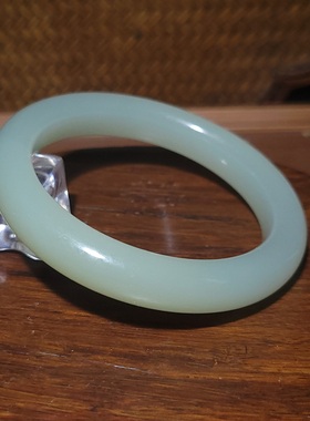 新疆的猫YQ082103 54.5克内径57mm超冰爽油亮细润纯美晴水色手镯